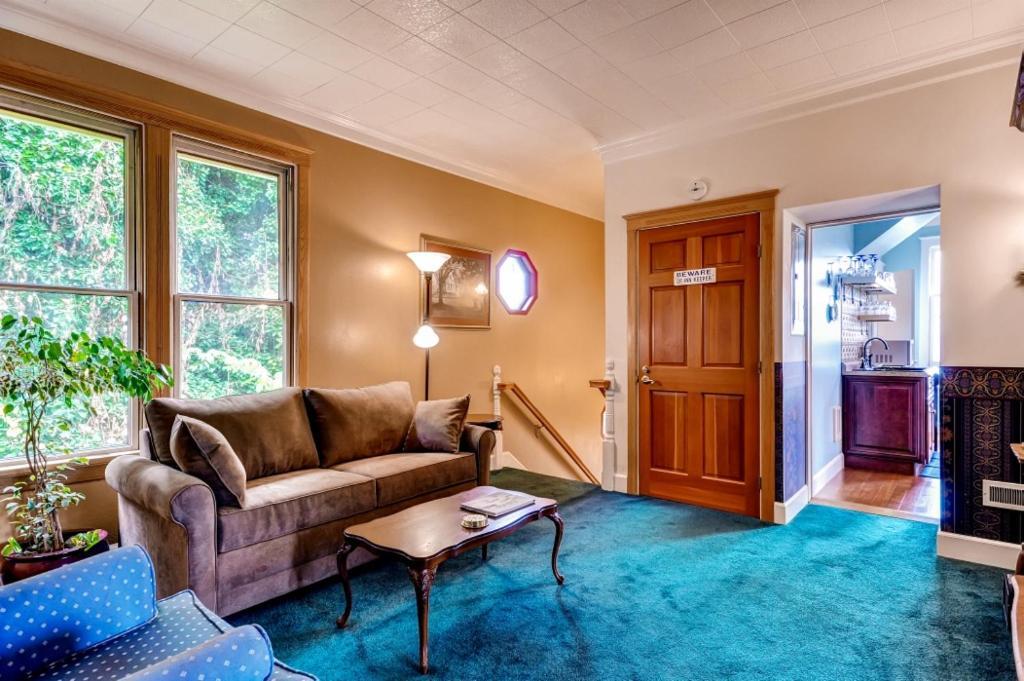 Astoria Painted Lady Historic Apt With River View! Eksteriør billede