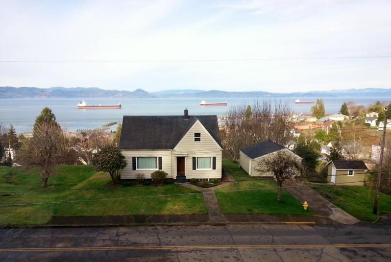 Astoria Painted Lady Historic Apt With River View! Eksteriør billede