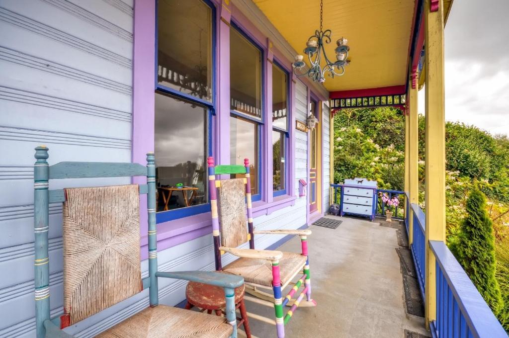 Astoria Painted Lady Historic Apt With River View! Eksteriør billede