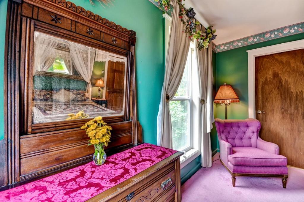 Astoria Painted Lady Historic Apt With River View! Eksteriør billede